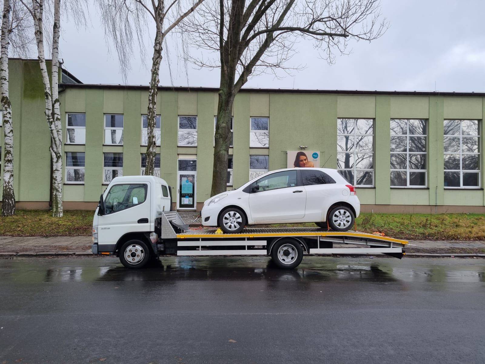 przewoz-samochodu-na-lawecie